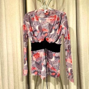 - 🌼- Vintage‎ Sweet Pea mesh Asian flower print top with a corset look.